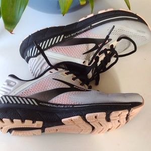 Brooks Adrenaline GTS 22 Women's Road- Running Shoes